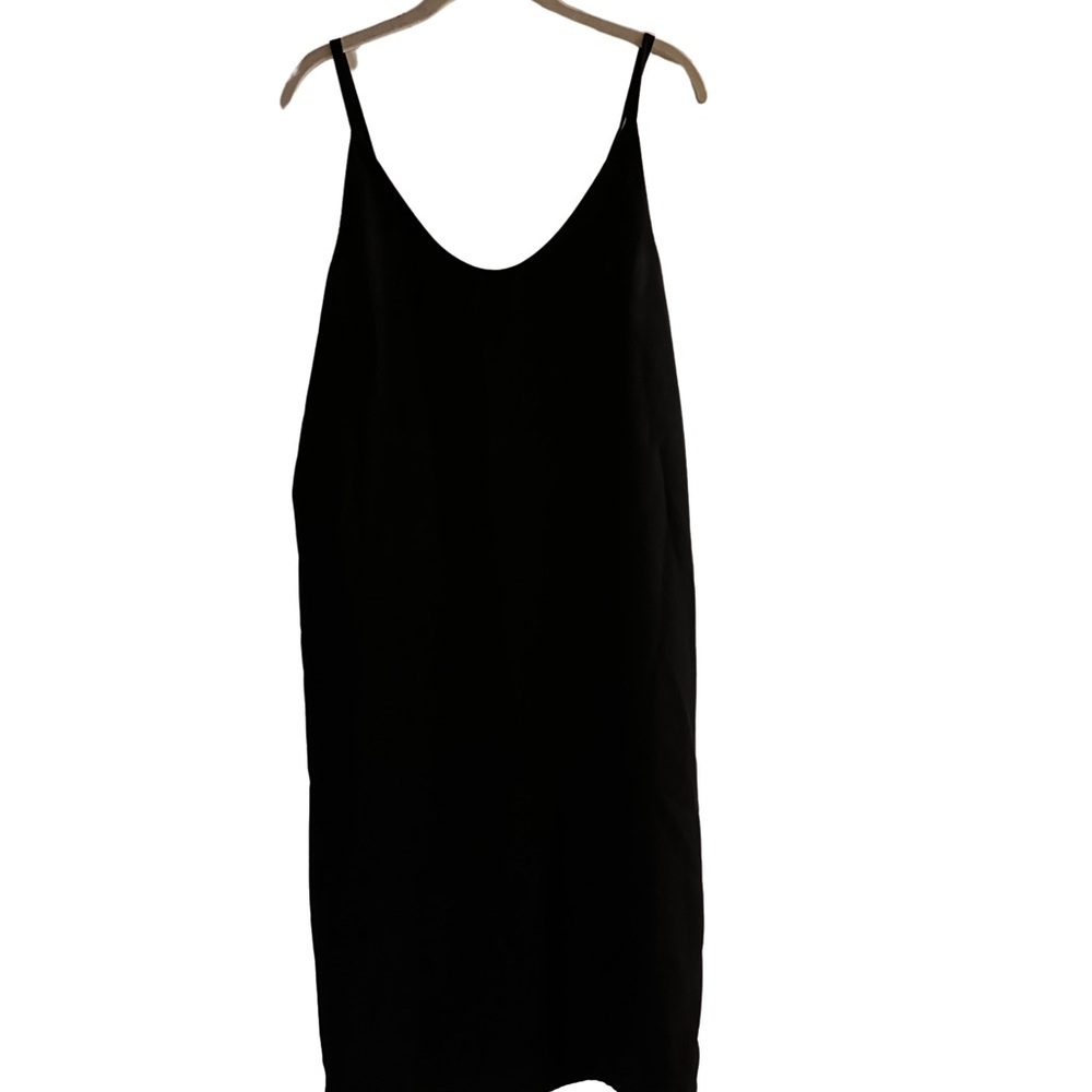 Everlane black spaghetti strap dress. Relaxed fit. Size 6.